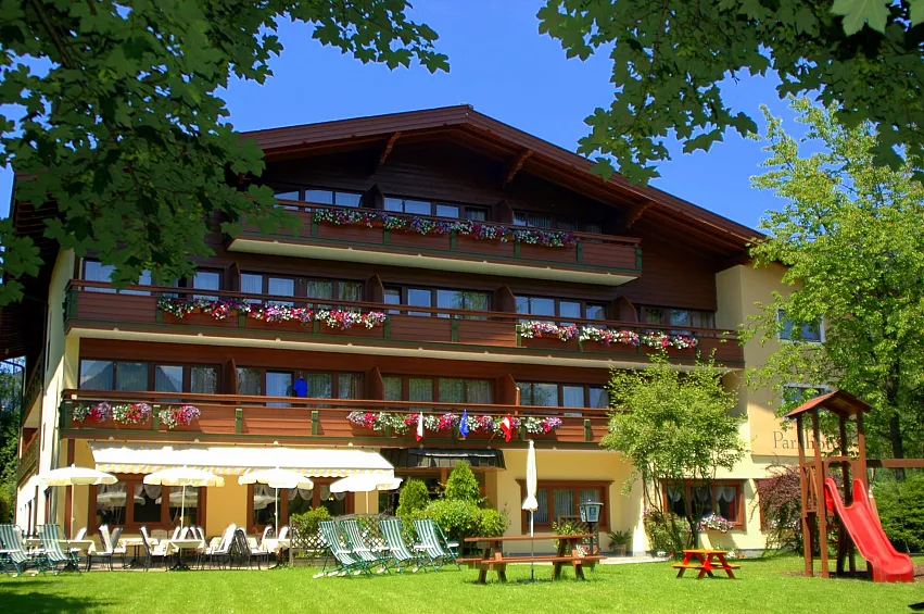 parkhotel_sommer.jpg